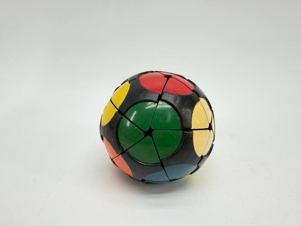 Multicolor Spherical Twist Puzzle Ball Black Brain Teaser Toy